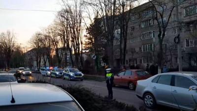 VIDEO Copil lovit de mașină pe o trecere de pietoni de pe str. Cameliei. Victima a fost proiectată în alt autoturism