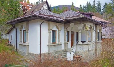 Casa Scriitorilor, locul de întâlnire al elitelor care căutau refugiu la Sinaia, a fost scoasă la vânzare