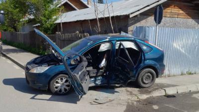 Două femei rănite, una dintre ele rămasă încarcerată, după un accident produs în Urlaţi