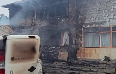 FOTO 📸 Incendiu la Târgșoru Vechi, luni dimineață. Șase echipaje ISU Prahova au fost mobilizate la locul evenimentului