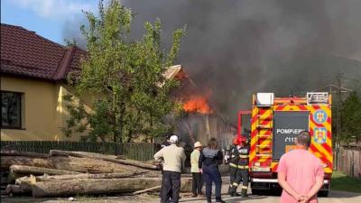 VIDEO. 60.000 de lei s-au topit într-un incendiu care a cuprins o casă