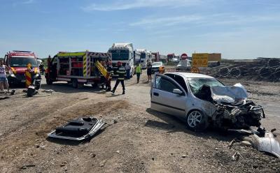 VIDEO 🎦 Două victime, una dintre ele încarcerată, în urma unui accident produs în Prahova, pe șantierul A7 Ploiești - Buzău